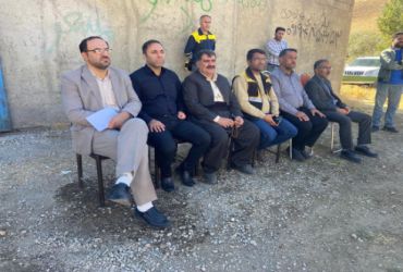 مانور آتش نشانی شرکت پخش فرآورده های نفتی شهرستان دیواندره - استان کردستان به صورت مشترک با شرکت گاز و واحد آتش نشانی شهر دیواندره به مناسبت هفته پدافند غیر عامل برگزار شد